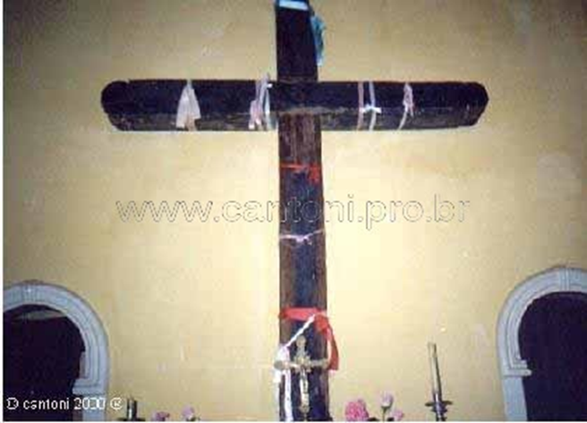 Monumento à fé popular em Piacatuba, Leopoldina, MG