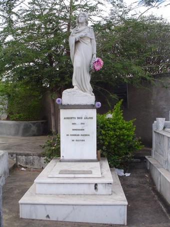 Túmulo de Augusto dos Anjos
